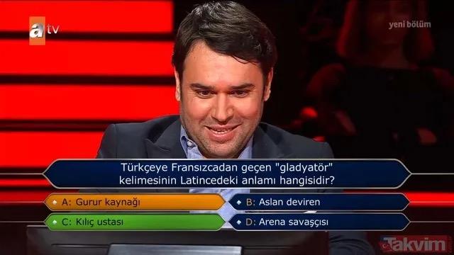 <strong>"Kim Milyoner Olmak ster?"</strong>in sekizinci sorusu etimoloji bilgisini lt ve yarmacy zorlad. Trkeye Franszcadan geen bir kelimenin Latince kkenini soran soru karsnda yarmac bu kez telefon jokerini kullanmay tercih etti.<br>    <p>"Trkeye Franszcadan geen 'gladyatr' kelimesinin Latincedeki anlam hangisidir?"</p>  <p>klarda u seenekler yer ald:<br> <strong>A: Gurur kayna<br> B: Aslan deviren<br> C: Kl ustas<br> D: Arena savas</strong></p>  <p>Yarmac, telefon jokerinden ald yanl cevapla yarmaya veda etti  ve <strong>"C: Kl ustas"</strong> seeneini iaretledi.</p>