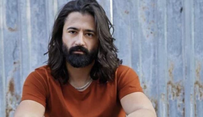 Ailesi, onun daha ok pozitif bilimlerle ilgilenmesini istese de, sanat tutkusu ar basmtr.