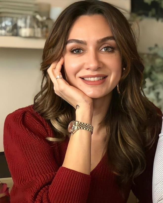 <h3>EHLYETNE EL KONULUP CEZA YAZILDI</h3>  <p>tv100 muhabiri ada Evren enlik'i haberine gre; Beikta'ta denetim yapan trafik polislerinin radarna yakalanan&nbsp;Birce Akalay'a alkol testi yapld.&nbsp;</p>