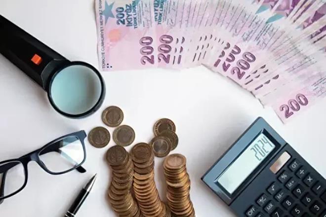 <p><strong>HALEY  BANKASI KAZANDI</strong></p><p>hale Komisyonu, en yksek teklifi sunan iki banka olan Trkiye Vakflar Bankas T.A.O. (90.000 TL) ve Trkiye  Bankas A.. (88.500 TL) ile tekliflerini gncellemeleri iin grme yapt. Vakfbank teklifini 90.000 TL'de sabit tutarken, Trkiye  Bankas teklifini 100.000 TL'ye ykseltti. Bylece 2025-2028 dnemi iin EGM banka promosyon ihalesi Trkiye  Bankas'nn oldu.</p>