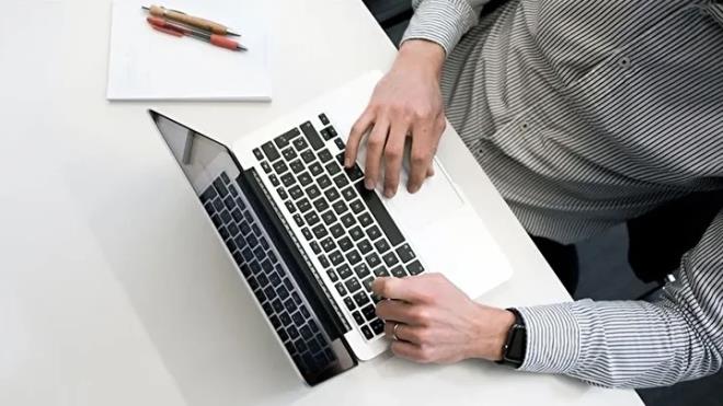 Elon Musk, yapay zeka ve robotikte srekli bir gelime olacan bu nedenle bir noktada parann nemini yitireceini syledi.