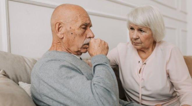 <strong>Hafza, dil, karar verme ve davran gibi zihinsel ilevlerde kayba yol aan bilisel bir bozukluk olarak bilinen 'demans', beyin saln ciddi bir ekilde tehdit ediyor. Beslenme rutinleri, egzersiz programlar ve sosyal yaant, bu hastala kar nemli etkilere sahip.</strong>