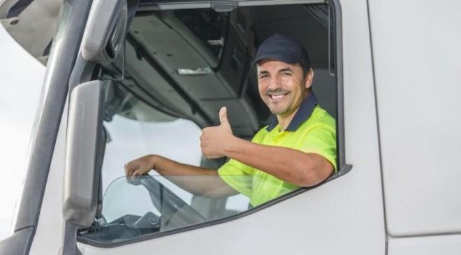 <p><span style="color:#FF0000"><strong>AIR VE TIR KAMYON OFRLER</strong></span></p>    <p><strong>Toplumun ileyiini srdren mallarn tanmasnda kilit rol oynayan tr ofrl, son dnemlerin en ok aranan mesleklerinden biri. Finansal olarak da iyi bir kazan sunan bu meslein, 2026'da daha fazla talep grmesi bekleniyor.</strong></p>