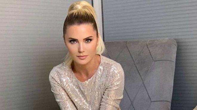 nl sunucu <strong>Ece Erken</strong>, sosyal medya hesabndan yapt paylamda ismini vermek istemedii bir <strong>di hekimine ynelik tepkisini dile getirdi</strong>.&nbsp;