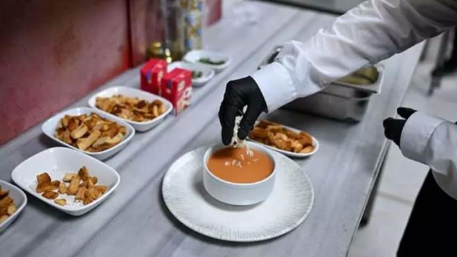 <div class="content-text"><p>Konaklama ve yiyecek-iecek hizmetleri:</p>  <p>&nbsp;Yzde 18,4</p>  <p>"Sanat, elence, spor ve medya:</p>  <p>&nbsp;Yzde 18,6</p>          </div>          <div class="bar"></div>