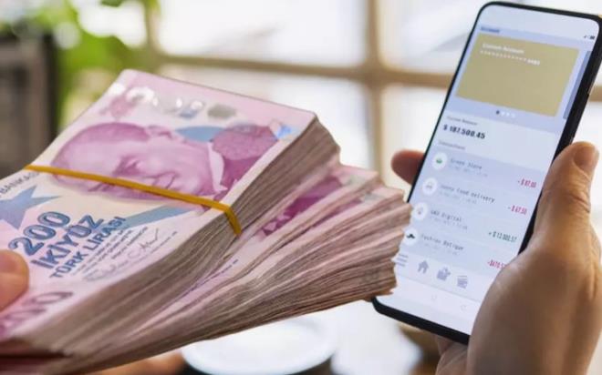 Hazine ve Maliye Bakanl, EFT ve IBAN zerinden yaplan para transferlerinde yeni bir dnemi balatyor. MASAK'n hazrlad dzenlemeyle yksek tutarl ilemlerde beyan art geliyor. 1 Ocak 2026'dan sonra kurallara uymayanlar para gnderemeyecek.