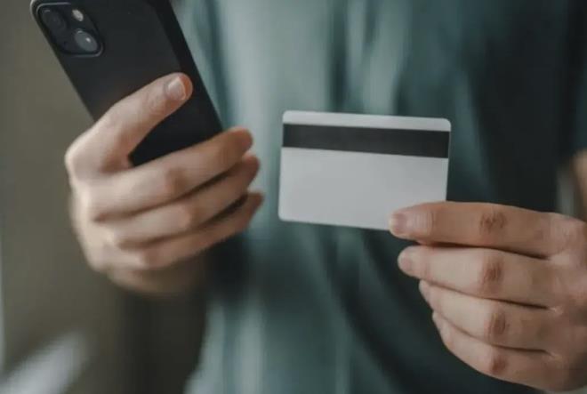 <h2>KADEMEL BEYAN SSTEM UYGULANACAK&nbsp;</h2>  <p>Yeni teblie gre para transferinde kademeli bir beyan sreci balyor:</p>  <p>-200 bin TL - 2 milyon TL aras ilemler</p>  <p>- lemin nitelii ksaca beyan edilecek.</p>  <p>-2 milyon TL - 20 milyon TL aras ilemler</p>  <p>- "Nakit lem Beyan Formu" doldurulacak.</p>  <p>- 20 milyon TL ve zeri ilemler</p>  <p>- Form detayl aklamalar ve dayanak belgeler ile desteklenecek.<br>- Bankalar, mterilere ilem trne gre beyan seenekleri sunacak.<br>-&nbsp;"Bireysel deme"&nbsp;gibi genel ifadeler iin en az 20 karakterlik aklama zorunlu olacak.</p>