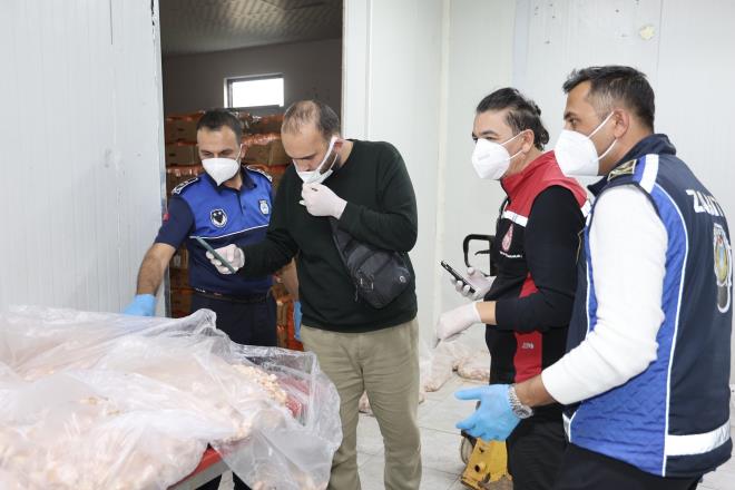 <strong>Ekipler imha ilemi balatt</strong><br>  Zabta, Tarm ve Orman le Mdrl ve polis ekipleriyle koordineli ekilde alarak, tespit edilen tm tarihi gemi rnleri imha etti.