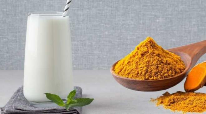 Anadolu'nun binlerce yllk serin srr 'ayran', nefis kvam ve leziz tadyla 7'den 70'e herkesin beenisini kazanyor. Faydalaryla da sk sk adndan sz ettiren ayrana baz doal eklemeler yaparak tam bir ifa deposu haline getirebilirsiniz.