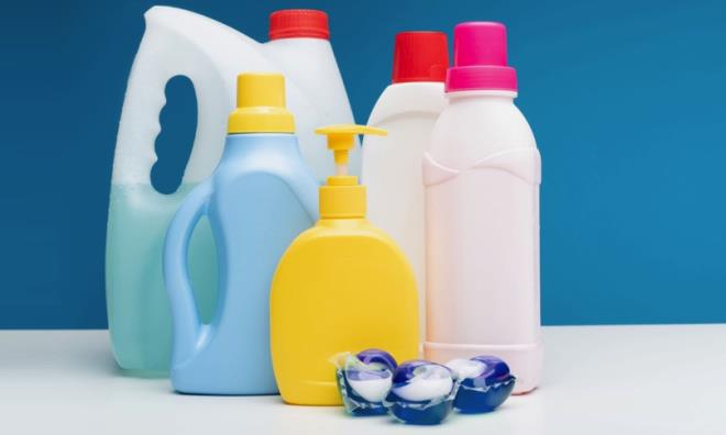 <p>ECHA'nn Tketici Gvenlii Birimi adna konuan kimyasal gvenlik uzman Dr. Anna Mller, yaymladklar son deerlendirmede u uyarya yer verdi:</p>  <p><strong>"Etiketinde zorunlu gvenlik sembolleri olmayan hibir temizlik rnn kullanmayn. Bu rnlerin ierikleri, risk seviyeleri ve salk etkileri bilinemez"&nbsp;dedi.&nbsp;</strong></p>