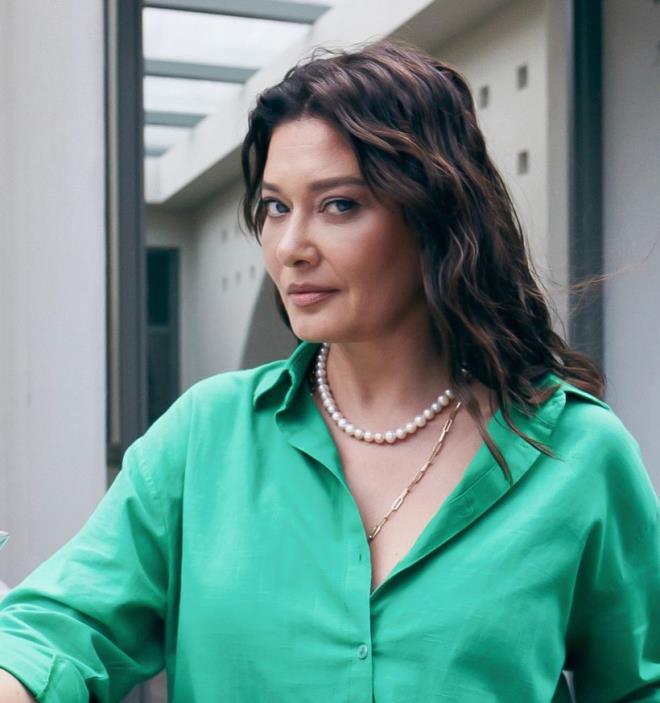 Birok dizi ve filmde rol alan nl oyuncu&nbsp;Nurgl Yeilay&nbsp;bir sredir ekranlardan uzak bir yaam sryor.