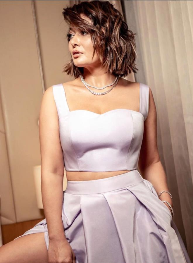 Getiimiz aylarda stanbul'u terk edeceini aklayan nl isim kendisine doann iinde bir ev yaptrd. Yeilay adres olarak da zmir'i seti.