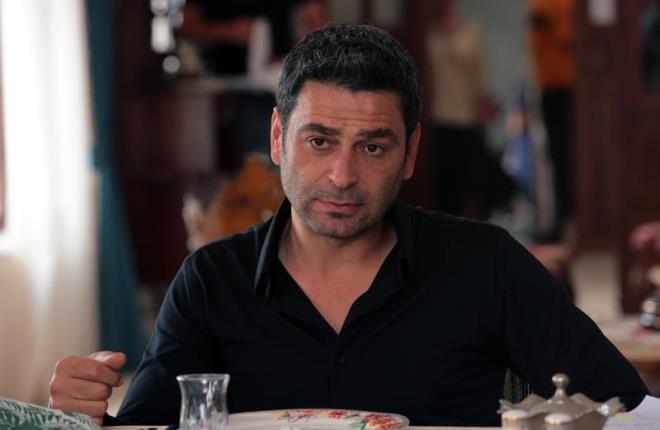 Pek ok projede oyunculuk yapan Akbaba'nn rol ald ilk dizi, grenleri artyor.