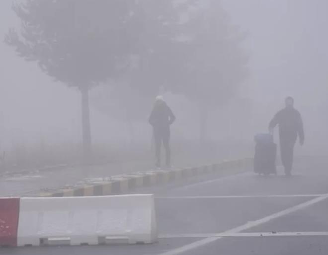 <strong>ADIM ADIM ETKS ARTACAK</strong><br>Cuma ve cumartesi gnleri Trkiye'nin  Anadolu ve Dou kesiminde gneli havann etkili olmas bekleniyor. Pazar gn itibaryla lkenin tamamn kaplayacak yal hava dalgas, pazartesi sabah birok ehirde kar yana dnecek.