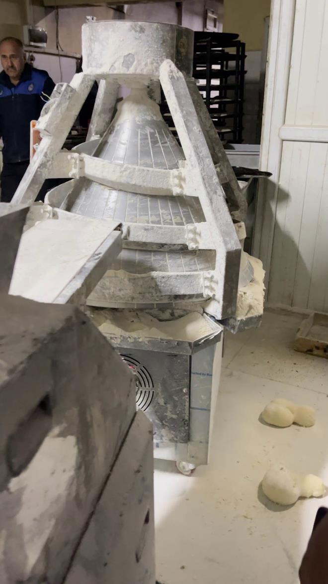 <strong>Halk Sal n Planda</strong><br>  Krkhan Belediyesi yetkilileri, halkn salnn her eyden nemli olduunu vurgulayarak, hijyen kurallarna uymayan iletmelere kar denetimlerin aralksz sreceini duyurdu.