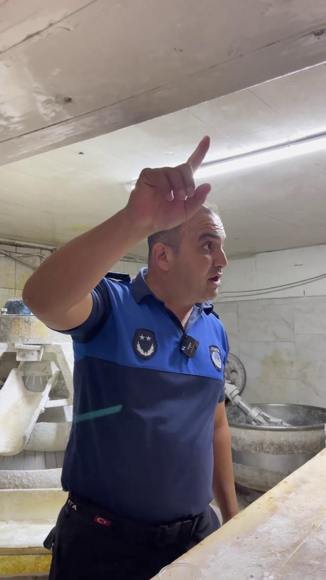 <strong>ki Frn Hemen Mhrlendi</strong><br>  Denetimde salksz retim koullar tespit edilen frnlardan 2'si, zabta ekipleri tarafndan geici olarak kapatlarak mhrlendi.