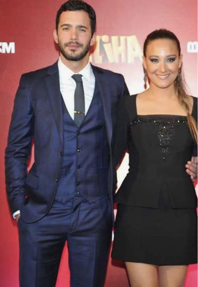 zay ise espirili bir dille yle yant verdi:<em>"Bir ara diyordum. Artk demiyorum. Deniz manzaral bir evde yaaynca bir sre sonra denize bakmay brakmak gibi bir ey."</em>