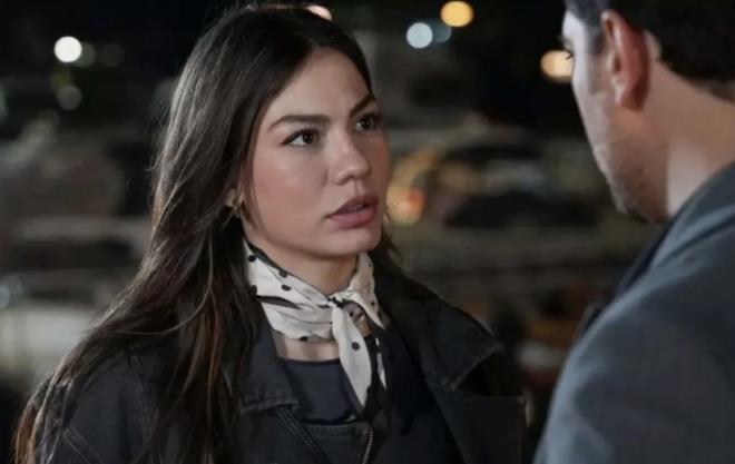 <h1>EREF RYA RAKP TANIMIYOR</h1>  <p></p>  <p>Eref Rya, Tm Kiiler'de 8.77 izlenme oran ve 24.29 izlenme payyla kyasya rekabetin yaand aramba ekrannda rakip tanmad.  kategorinin de birincisi olan yapm, AB'de 8.07 izlenme oran, 24.93 izlenme pay, 20+ABC1'de 9.16 izlenme oran, 25.05&nbsp; izlenme pay alarak zirvedeki yerini korudu. Tims&amp;B imzal Eref Rya yeni blmleriyle her aramba Kanal D'de?</p>