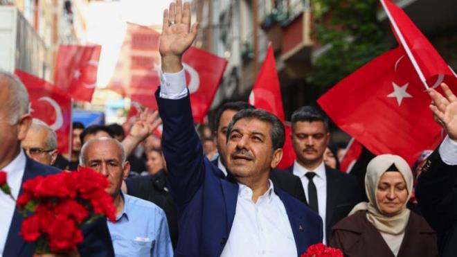 Esenler Belediye Bakan<strong> M. Tevfik Gksu</strong>, yzde 63,8 memnuniyet oranyla listenin ilk srasnda yer ald.