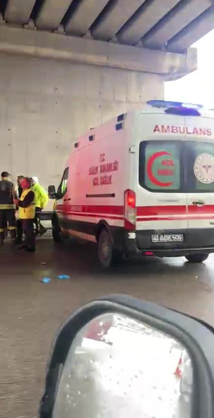 <strong>Kazayla lgili Soruturma Balatld</strong><br>  Kazann ardndan TEM Otoyolu'nun ilgili ksmnda gvenlik nlemleri alnrken, trafik kontroll olarak saland. Polis ekipleri olay yerinde inceleme yaparken, kazann nedenine ilikin soruturma balatld.