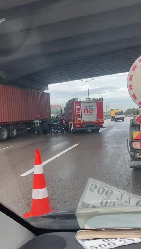 <strong>Hastanede Tm Mdahalelere Ramen Kurtarlamad</strong><br>  Ambulansla hastaneye kaldrlan 23 yandaki Yahya Aydn, yaplan tm tbbi mdahalelere ramen hayatn kaybetti. Ac haber, yaknlarn ve blgedekileri yasa bodu.