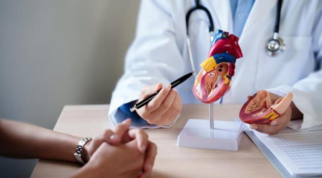 <em><strong>Kalp saln korumak iin salkl beslenmenin nemine dikkat eken uzmanlar salksz olan yiyecekleri yemeyin uyars pe pee yaplyor. Erken lm riskine kar dikkat eken Kardiyolog Harmony Reynolds, yaynlad bir videoda asla yemedii yiyecekleri aklad.&nbsp;</strong></em>