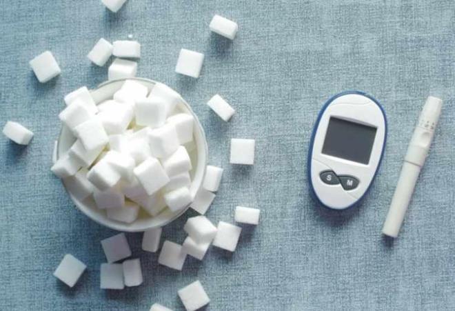 <p><span style="color:#B22222"><strong>LTHAP VE TANSYONLA LGL GENLERDE D GZLEMLEND</strong></span></p>    <p>60 gnn sonunda, yetikinlerin vcudu incelendi ve stres srasnda aktifleen NAMPT, IL6, IL1B ve NLRP3 gibi iltihapla ilikili genlerin daha az alt grld.</p>