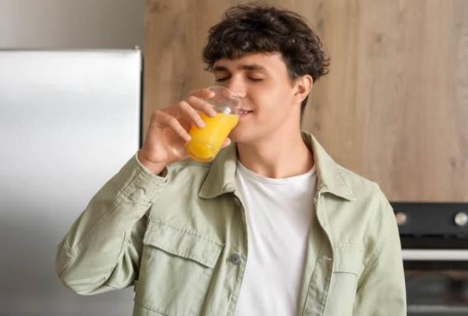 Bu deiimler, dzenli portakal suyu tketiminin gen yetikinlerde tansiyonu drdn gsteren daha nceki bulgularla uyumlu.