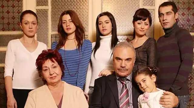 <span><em><strong>Yaprak Dkm dizisinin unutulmaz Ali Rza Bey'i Halil Ergn, dizideki kzlar Fahriye Evcen ve Gke Bahadr'a sitem etti. Ergn, dizi bittikten sonra kendisini hi aramadklarn belirterek, yalnzca Bennu Yldrmlar ile iletiimde kaldn syledi.</strong></em></span>