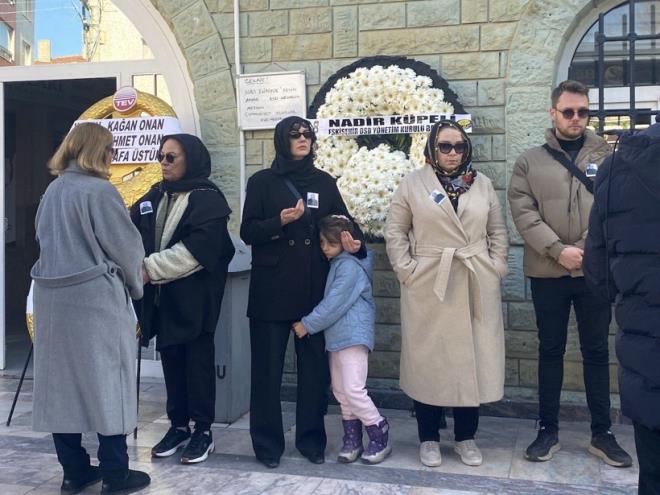 Oyuncu Burcu zberk'in vefat eden 82 yandaki dedesi Cumhuriyet Yldzlar'n cenazesi, Eskiehir'de son yolculuuna uurland.&nbsp;