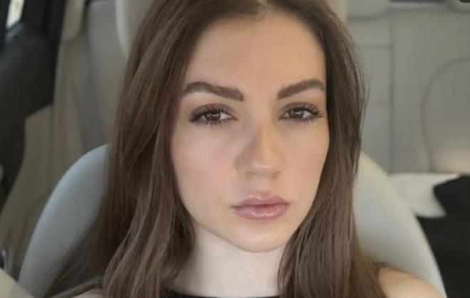 <h1>ACI HABER SOSYAL MEDYADAN DUYURDU</h1>  <p>zberk, 10 milyon takipili sosyal medya hesabndan 'Ailemin nar' paylamyla dedesini kaybettiini duyurdu. Duygusal bir notla ac haberi paylaan nl oyuncu unlar yazd:</p>