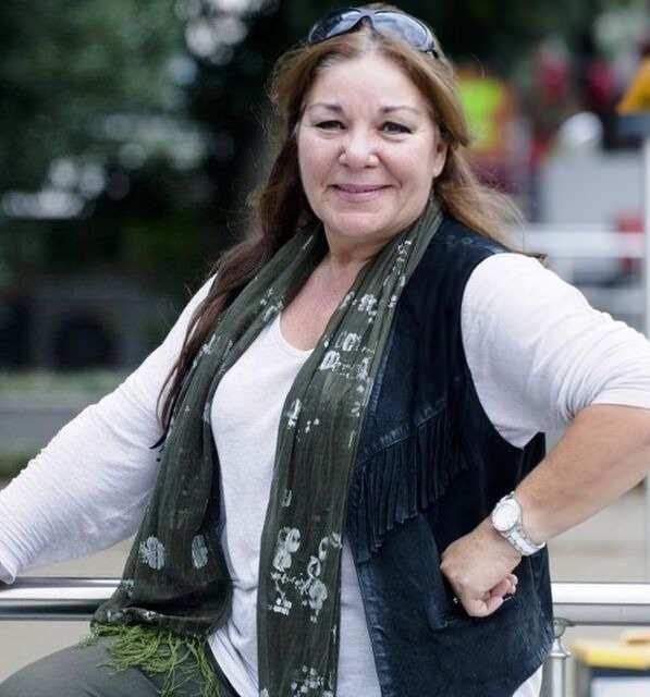 <p><strong>BEDA ENER</strong></p>    <p>Yaprak Dkm dizisiyle tannan usta oyuncu Bedia Ener beyninde lenfoma nedneiyle 13 Ocak'ta hayatn kaybetti.&nbsp;</p>