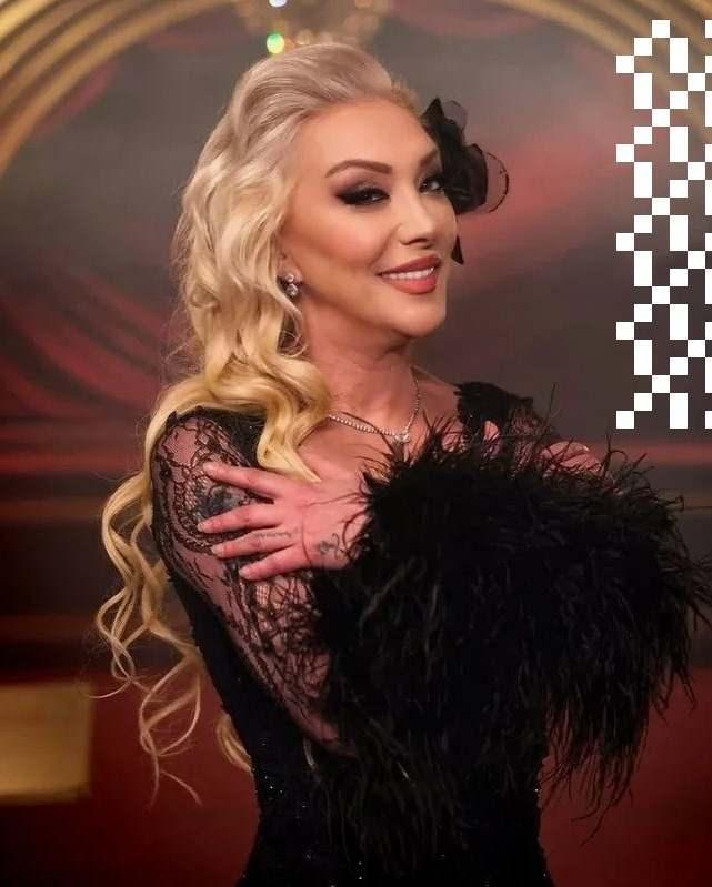 <p><strong>GLL</strong></p>    <p>Arabesk mziin sevilen ismi Gll, 26 Eyll'de Yalova'nn narck ilesindeki evinin 6'nc katndan derek hayatn kaybetti.&nbsp;</p>