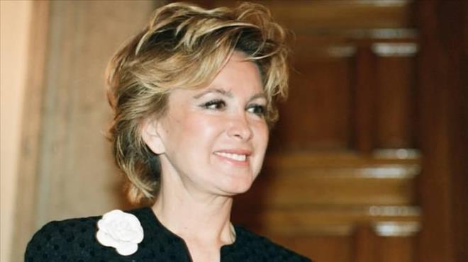 <p><strong>FLZ AKIN</strong></p>    <p>Trk sinemasnn 4 yaprakl goncasndan biri olan usta sanat Filiz Akn tedavi grd hastanede 21 Mart'ta hayatn kaybetti.&nbsp;</p>