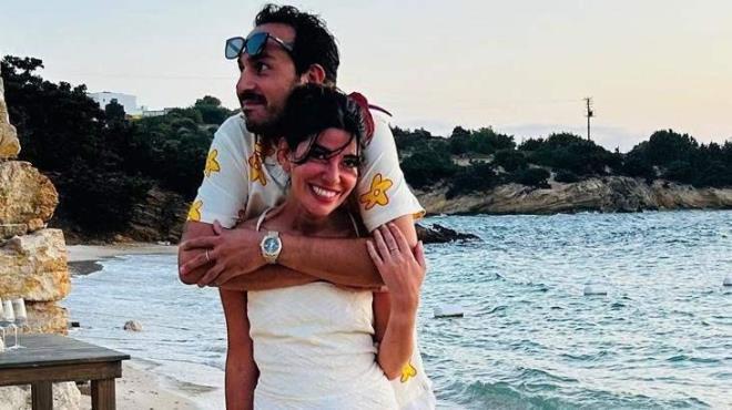 <p><span><strong>CEREN MORAY VE DOU ORCAN</strong></span></p>    <p><strong>nl oyuncu Ceren Moray, 2025'in eyll aynda Dou Orcan ile nikah masasna oturdu. Aile ve arkadalar arasnda dzenlenen kk bir trenle dnyaevine giren iftin mutluluu sosyal medyada gndem oldu.</strong></p>