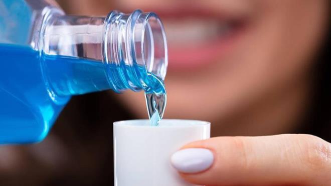 Sarmsakl gargara suyu zerinde alan Birleik Arap Emirlikleri'ndeki Sharjah niversitesi Di Hekimlii Fakltesi'nden uzmanlar, "Sarmsak zl gargara, zellikle daha yksek konsantrasyonlarda, klorheksidinle karlatrlabilir bir etkinlik gsterdi" diye yazd.