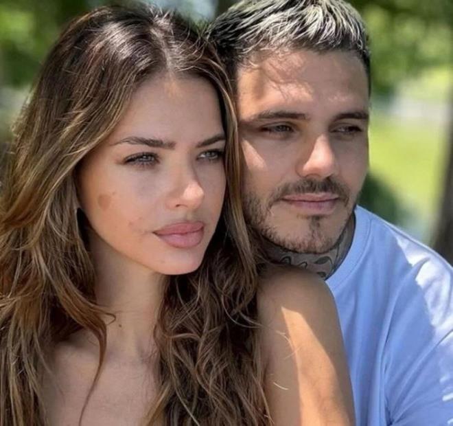 Galatasaray'da futbol kariyerine devam eden Mauro Icardi, zel hayatyla ska magazin gndeminde yer alrken, sevgilisi China Suarez ile paylat fotoraflarla da takipilerinden byk ilgi gryor.