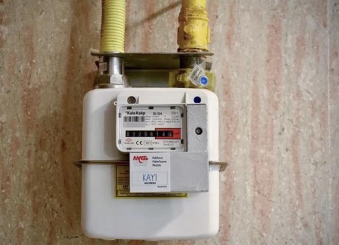 <strong>BUNDAN SONRA AKILLI SAYA ART</strong><br>lk kez saya taklacak yerlerde; binada 4 ve zeri saya bulunmas halinde en az belirli sayda PRO tipi saya taklacak. Dier sayalar EKO tipi olabilecek ancak hepsi PRO tipi tek sayaca balanacak ekilde haberleme zellikli olacak. Mevcut sayalarn muayene sresi dolmas halinde apartmanda sayalarn %70'inden fazlas eskiyse hepsi akll sayala deitirilecek.Bu orann altndaki durumlarda sadece sresi dolanlar deitirilecek.