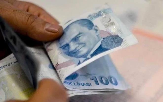 <p>Bu tutarlar zerinden %20 KDV de hesapland iin pompaya minimum yansma:</p>  <p>?Motorin: +1,66 TL</p>  <p>?Benzin: +1,77 TL</p>  <p>?LPG: +1,36 TL</p>  <p>Bu rakamlar, yalnzca vergi kaynakl minimum zam etkisi. Datm, rafineri ve kur etkisi bu artlara dahil deil.</p>