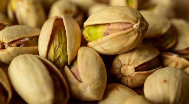 <p><span style="color:#FF0000"><strong>ANTEP FISTII</strong></span></p>    <p><strong>Beyin ve sinir sistemi sal iin benzersiz etkiler sunan antep fst, B6 vitamini (piridoksin) asndan zengin olduu iin hafzay desteklemeye ve zihinsel performans artrmaya yardmc olur.</strong></p>