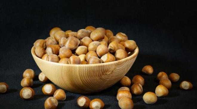 <p><span style="color:#FF0000"><strong>FINDIK</strong></span></p>    <p><strong>Tam bir salk deposu olan fndk, protein, salkl yalar ve magnezyum gibi enerji metabolizmasn destekleyen besin maddelerini ierir. Dzenli fndk tketimi zihinsel yorgunluu azaltarak, vcuda gerekli uzun sreli enerji salar.</strong></p>