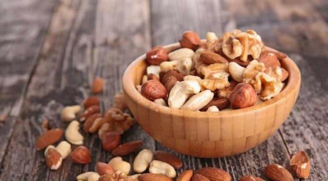 <span><em><strong>Karmak takviyelere veya yorucu yntemlere bavurmadan, zihinsel performansnz artrmak ve konsantrasyonunuzu sarslmaz bir kale gibi glendirmek istiyorsanz kuruyemileri nlerinize dahil etmenin tam zaman! te, zihninize iyi gelen, beyin dostu kuruyemiler...</strong></em></span>