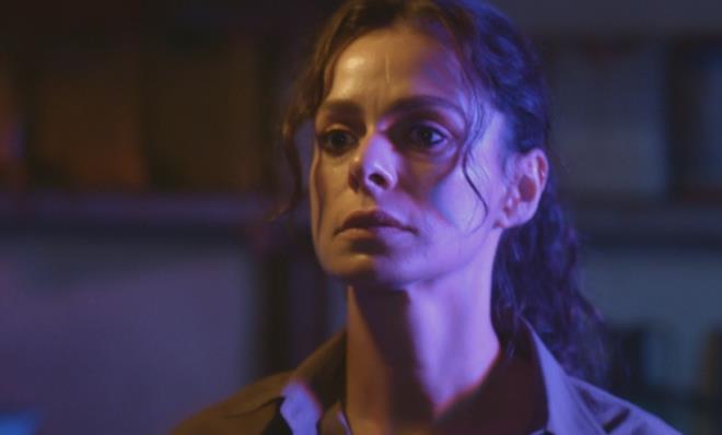 <h1>3 BLM YAYIMLANDI AMA...</h1>  <p>Henz 3 blm yaymlanan "Sakncal" gl oyuncu kadrosuna ramen rakiplerinin gerisinde kald. Kanal ynetimi, reytinglerdeki dk performans nedeniyle diziyi srdrmeme karar ald.</p>  <h1>KONUSU NEYD?</h1>  <p>"Sakncal", ocuunu kaybettikten sonra hayata yeniden tutunmaya alan Sreyya'nn adalet ve intikam mcadelesini konu alyordu. Dizide kayp, dayanma ve gl kadn karakter temalar n plana kyordu.</p>  <h1>OYUNCU KADROSU</h1>  <p>Barollerinde zge zpirinci ve Salih Bademcinin yer ald dizide; Cem Bender, Nihal Yaln, Olgun Toker, Berk Bakiolu, Asiye Dinsoy, Lidya Atlik, Seray zkan, Miray Akay, Beyti Engin, zgr Cem Tuluk, Asl Oma, Ali Mavi Ycel ve Gurur iekolu gibi baarl isimler rol alyordu.</p>