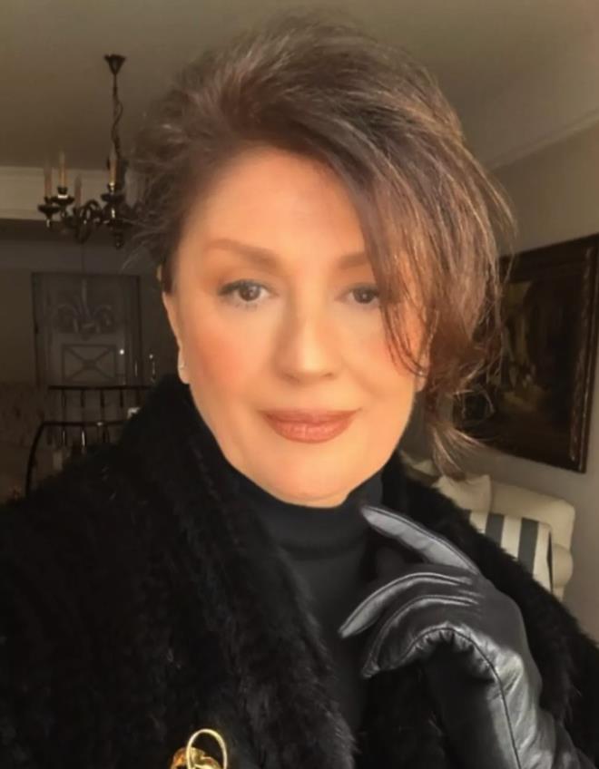 <p><strong>TRKER NANOLU'NUN VEFATIYLA SARSILMITI</strong></p>  <p>1973 yapm Yaban filmiyle sinemaya adm atan Glen Bubikolu, Ah Nerede, Grgriye, Alev Alev, Yaz Bekar ve Canikom gibi 50'den fazla filmde rol alarak Yeilam'n altn dnemine damga vurmutu.</p>