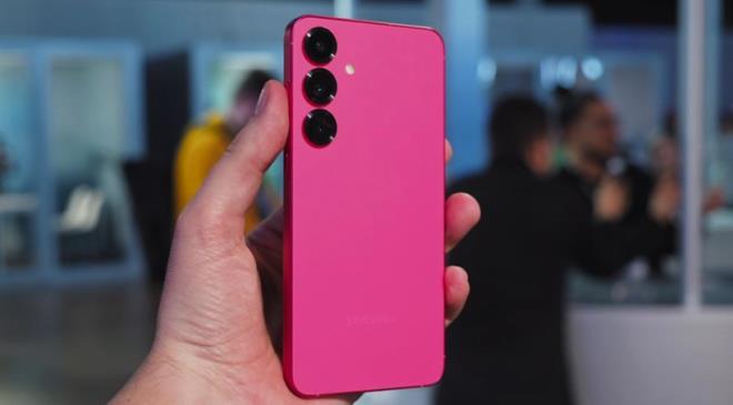 <p><strong>Samsung Galaxy S25</strong></p>  <p>TV'li fiyat: 61 bin 499 TL</p>  <p>TV'siz fiyat: 40 bin 999 TL</p>