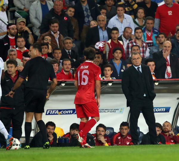 Trkiye ile Hollanda arasnda oynanan kritik karlamada kaan her golde ve hatal oyunlarda Fatih Terim adeta ldrd...