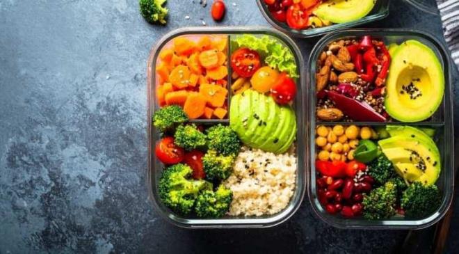 <strong>Bu noktada beslenme alkanlklarn gzden geirmek ve porsiyon kontrol yapmak hayati nem tayor.&nbsp;</strong>