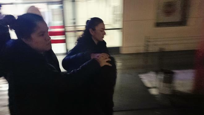 <h2 class="mb-2 mt-4 font-display font-semimedium text-base first:mt-0">Yalova'ya sevk ve salk kontrol</h2>  <p class="my-2 [&amp;+p]:mt-4 [&amp;_strong:has(+br)]:inline-block [&amp;_strong:has(+br)]:pb-2">Gzaltna alnan 3 pheli, ilemler iin Yalova'ya getirildi. pheliler nce Yalova Eitim ve Aratrma Hastanesi'nde salk kontrolnden geirildi, daha sonra emniyet mdrlne gtrld.</p>