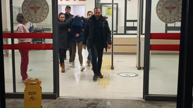 <h2 class="mb-2 mt-4 font-display font-semimedium text-base first:mt-0">Olayn zeti</h2><p class="my-2 [&amp;+p]:mt-4 [&amp;_strong:has(+br)]:inline-block [&amp;_strong:has(+br)]:pb-2 animate-in fade-in-25 duration-700">Yalova'nn narck ilesinde, 28 Eyll 2025'te 5'inci kattaki kapal terasn penceresinden den, "Gll" adyla tannan nl sanat Gl Tut hayatn kaybetti. Olayn ardndan Yalova Cumhuriyet Basavcl kapsaml bir soruturma balatt.</p>