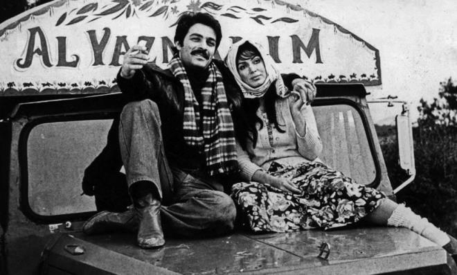 Usta oyuncu Kadir nanr, Yeilam'n efsane ve unutulmaz isimleri arasnda ilk sralarda yer alyor. 76 yandaki usta oyuncu&nbsp;Kadir nanr, getiimiz yl geirdii inme nedeniyle uzun sre tedavi grmt. Usta oyuncu nanr'n gncel salk durumu ve son hali herkes tarafndan merak edilirken, sosyal medyadan paylalan bir fotoraf ortaya kt. Kadir nanr'n son halini grenler at kald.